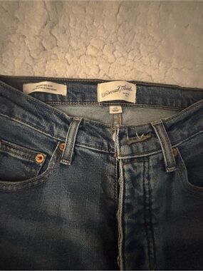 Universal Thread Women’s Straight/Slim Leg Jeans in Medium Blue